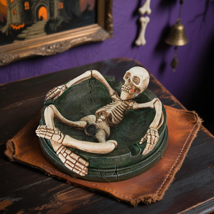 Cendrier décoratif squelette Halloween pprofil latéral du design macabre. Gadjet-maison