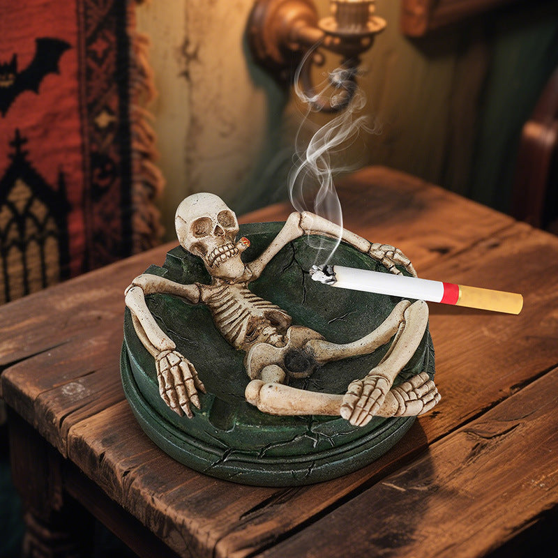Vue arrière du cendrier squelette Halloween en résine durable et résistante. Gadjey-maison