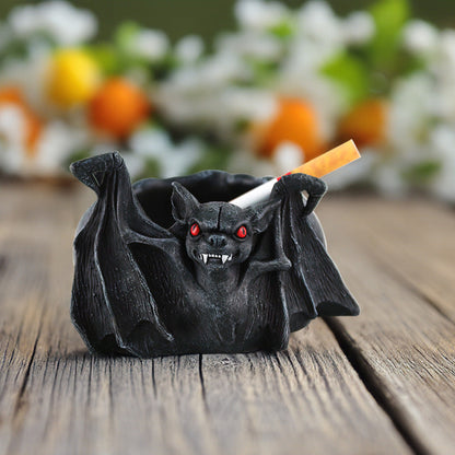 Détail texture du cendrier chauve souris Halloween - reproduction réaliste d'une chauve souris. Gadet-maison