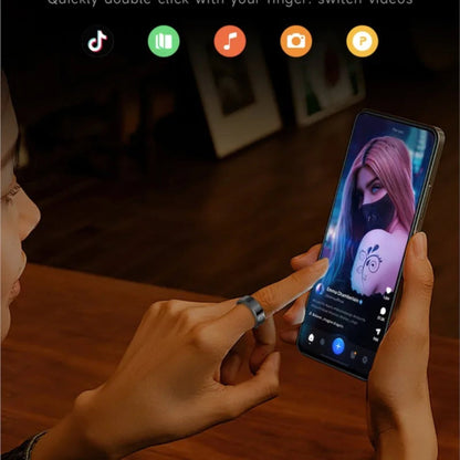 Écran OLED de la smartring SR08 affichant les données de santé en temps réel Gadejet-maison